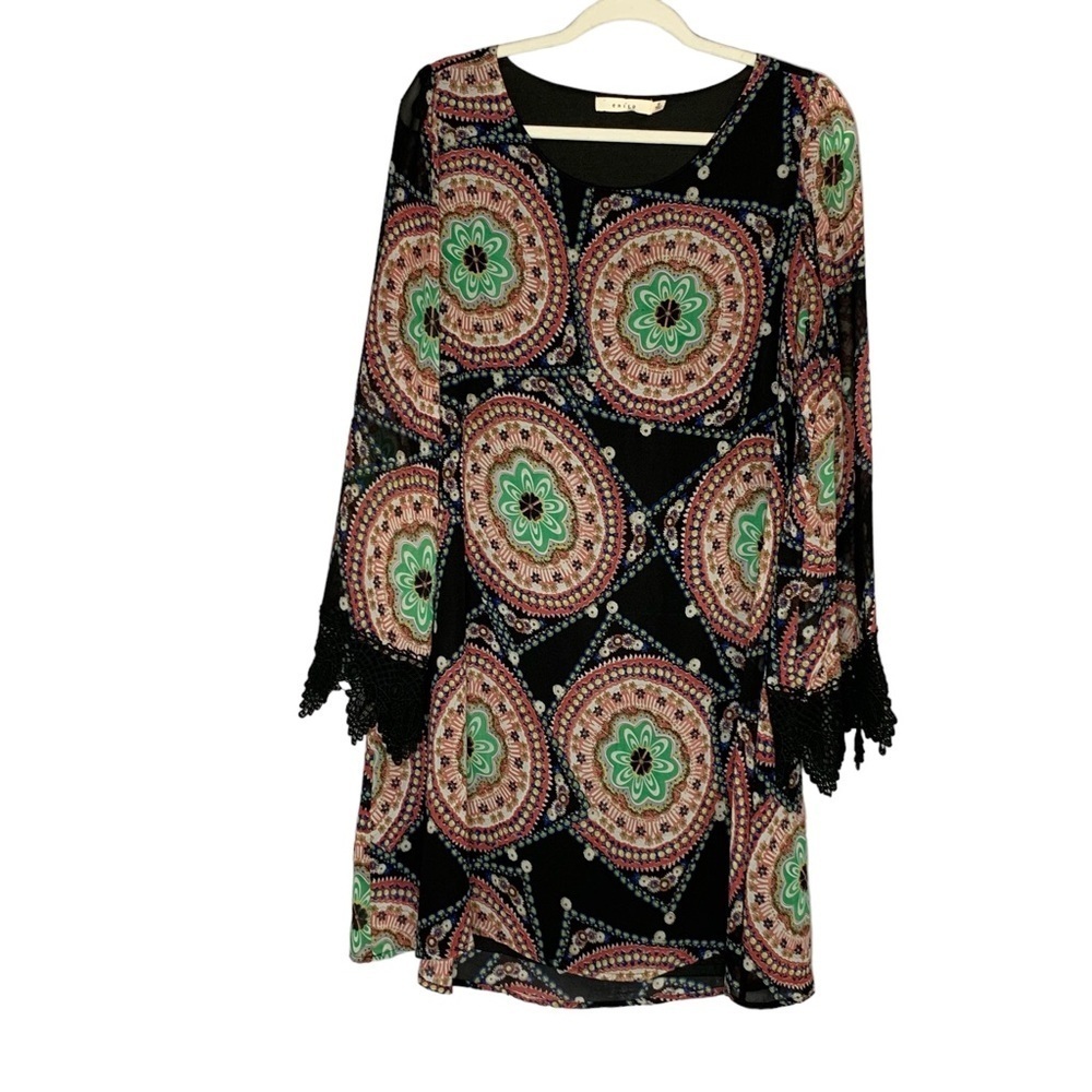Entro boho black India multi colored paisley medallion long sleeve. Size M